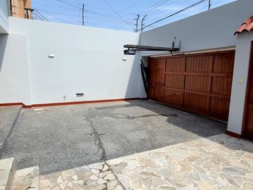 Se Vende Casa de tres pisos En San Borja
