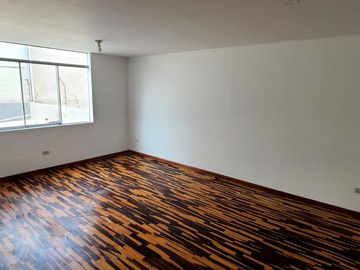 Se Vende Casa de tres pisos En San Borja