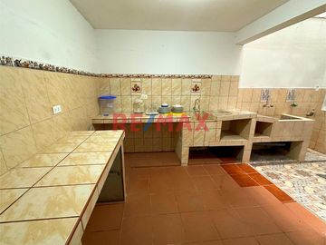 ¡Oportunidad Única de Inversión! Edificio en venta en la URB. CANTO REY - SJL