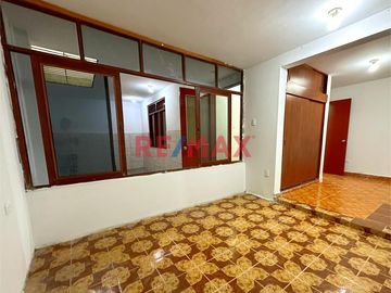 ¡Oportunidad Única de Inversión! Edificio en venta en la URB. CANTO REY - SJL