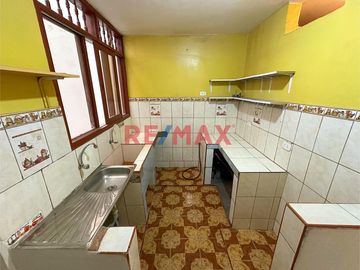 ¡Oportunidad Única de Inversión! Edificio en venta en la URB. CANTO REY - SJL