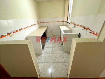 ¡Oportunidad Única de Inversión! Edificio en venta en la URB. CANTO REY - SJL