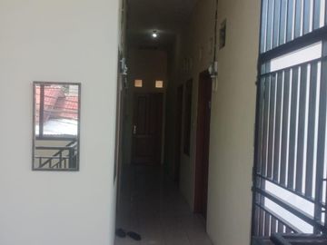 Rumah Bonus Kosan dekat Kampus Binus Kemanggisan siap pakai hanya 15 M nego