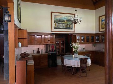 Rumah Klasik Jati Dikawasan Sejuk Cigadung Dago Bandung