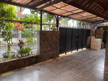 Rumah Klasik Jati Dikawasan Sejuk Cigadung Dago Bandung