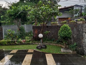 Rumah Klasik Jati Dikawasan Sejuk Cigadung Dago Bandung