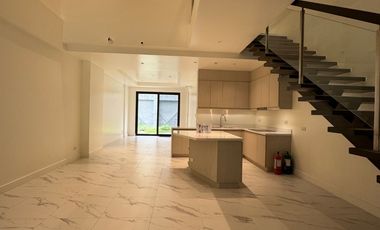 Spacious 3 – Storey Town Villa For Sale In San Fernando, Pampanga