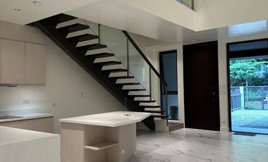 Spacious 3 – Storey Town Villa For Sale In San Fernando, Pampanga