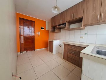 VENTA DE CASA EN VILLA MARIA DEL TRIUNFO CRCA AL TREN EN AV EL SOL