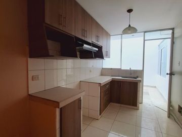 VENTA DE CASA EN VILLA MARIA DEL TRIUNFO CRCA AL TREN EN AV EL SOL