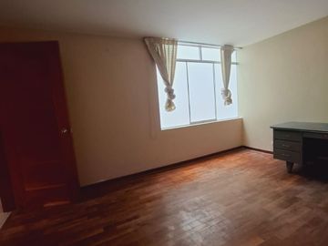 VENTA DE CASA EN VILLA MARIA DEL TRIUNFO CRCA AL TREN EN AV EL SOL