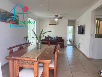 Departamento en renta vacacional con balcón y vista a las áreas comunes