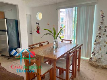 Departamento en renta vacacional con balcón y vista a las áreas comunes