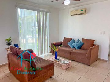 Departamento en renta vacacional con balcón y vista a las áreas comunes