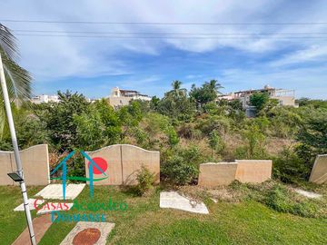 Departamento en renta vacacional con balcón y vista a las áreas comunes