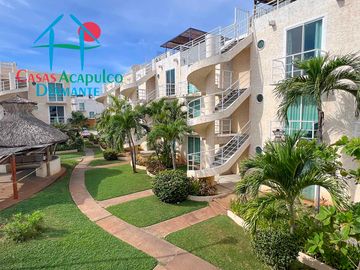 Departamento en renta vacacional con balcón y vista a las áreas comunes