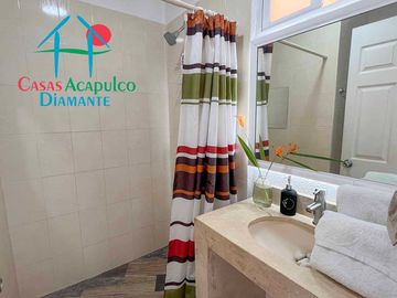 Departamento en renta vacacional con balcón y vista a las áreas comunes