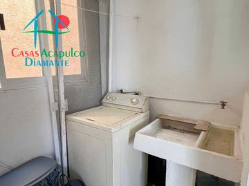 Departamento en renta vacacional con balcón y vista a las áreas comunes