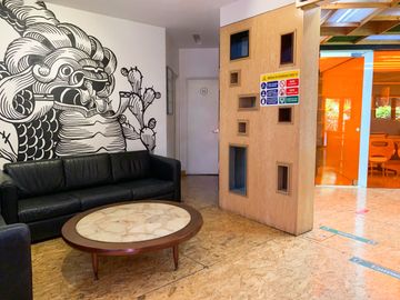 Edificio en venta con local comercial y oficinas