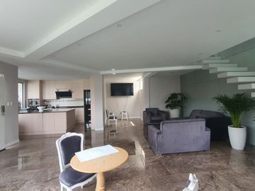 Venta Casa Moderna en Cumbayá Urbanización Yanazarapata, 277 m² útil,  total 451 m2, Precio $310.000