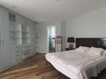 Venta Casa Moderna en Cumbayá Urbanización Yanazarapata, 277 m² útil,  total 451 m2, Precio $310.000