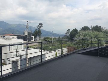 Venta Casa Moderna en Cumbayá Urbanización Yanazarapata, 277 m² útil,  total 451 m2, Precio $310.000