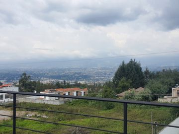 Venta Casa Moderna en Cumbayá Urbanización Yanazarapata, 277 m² útil,  total 451 m2, Precio $310.000