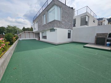 Venta Casa Moderna en Cumbayá Urbanización Yanazarapata, 277 m² útil,  total 451 m2, Precio $310.000