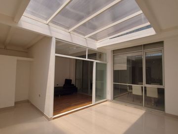 Samborondon, venta de lindo departamento 2 dormitorios con patio