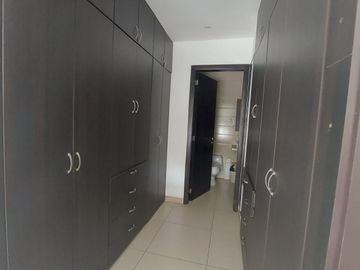 Samborondon, venta de lindo departamento 2 dormitorios con patio