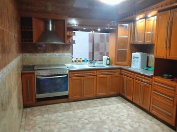 Casa remodelada de 4 recámaras, tres niveles en Ecatepec, a 5 minutos del Palacio Municipal