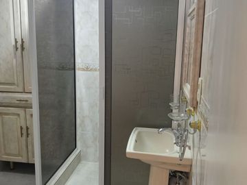 Casa remodelada de 4 recámaras, tres niveles en Ecatepec, a 5 minutos del Palacio Municipal