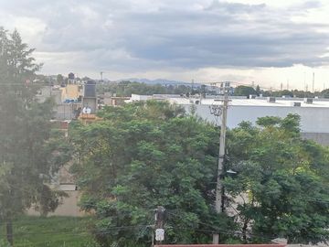 Casa remodelada de 4 recámaras, tres niveles en Ecatepec, a 5 minutos del Palacio Municipal