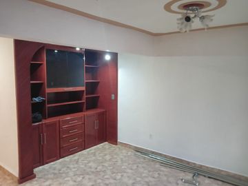 Casa remodelada de 4 recámaras, tres niveles en Ecatepec, a 5 minutos del Palacio Municipal