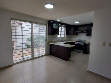 SE VENDE CASA EN MISION DE ANAHUAC, ESCOBEDO