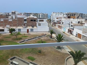 Triplex de estreno con piscina en Punta Hermosa – ¡Vive frente a parque!