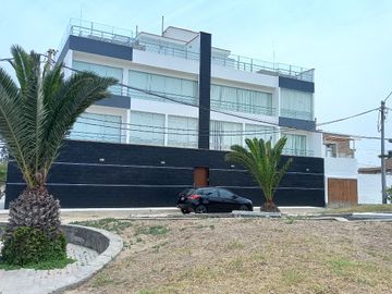 Triplex de estreno con piscina en Punta Hermosa – ¡Vive frente a parque!