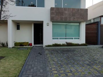 CASA EN VENTA FRACC. BOSQUE DE LAS FUENTES CALIMAYA A 13 MINUTOS GALERIAS METEPEC