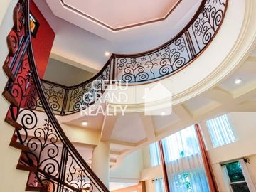 Exquisite Home with Grand Features and Outdoor Bliss in Maria Luisa Park