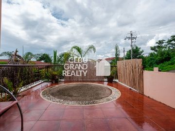 Exquisite Home with Grand Features and Outdoor Bliss in Maria Luisa Park