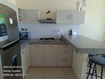 VENDO DEPARTAMENTO EN EDIFICIO  CAMBORIU SUITES ,SALINAS, SANTA ELENA