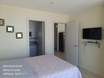 VENDO DEPARTAMENTO EN EDIFICIO  CAMBORIU SUITES ,SALINAS, SANTA ELENA