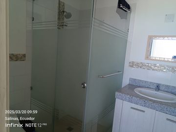 VENDO DEPARTAMENTO EN EDIFICIO  CAMBORIU SUITES ,SALINAS, SANTA ELENA