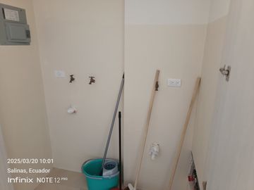 VENDO DEPARTAMENTO EN EDIFICIO  CAMBORIU SUITES ,SALINAS, SANTA ELENA
