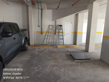 VENDO DEPARTAMENTO EN EDIFICIO  CAMBORIU SUITES ,SALINAS, SANTA ELENA