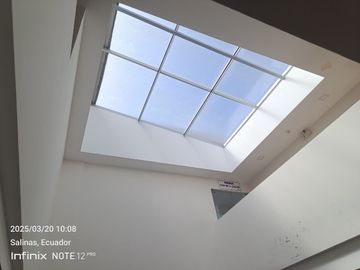 VENDO DEPARTAMENTO EN EDIFICIO  CAMBORIU SUITES ,SALINAS, SANTA ELENA