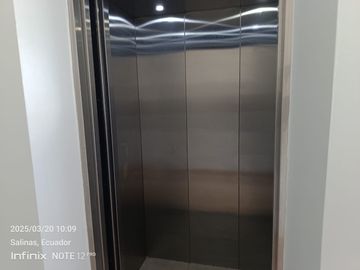 VENDO DEPARTAMENTO EN EDIFICIO  CAMBORIU SUITES ,SALINAS, SANTA ELENA