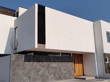 CASA EN VENTA EN ZAKIA