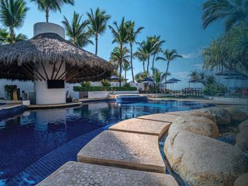 PENTHOUSE CON ROOF GARCEN Y CLUB DE PLAYA EN ACAPULCO DIAMANTE