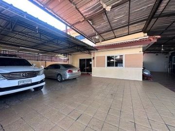 บ้าน ซอยอัญมณี 9/6 ถนนพุทธมณฑลสาย 3 ตลิ่งชัน  กรุงเทพ ใกล้ทางด่วนศรีรัช หมู่บ้านกฤกษดานคร 18